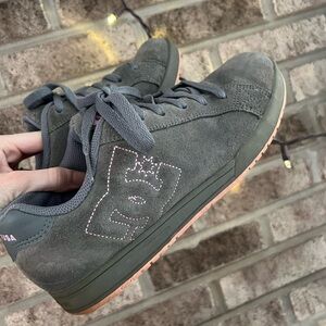 DC Shoes Court Graffik SE Skate Sneakers